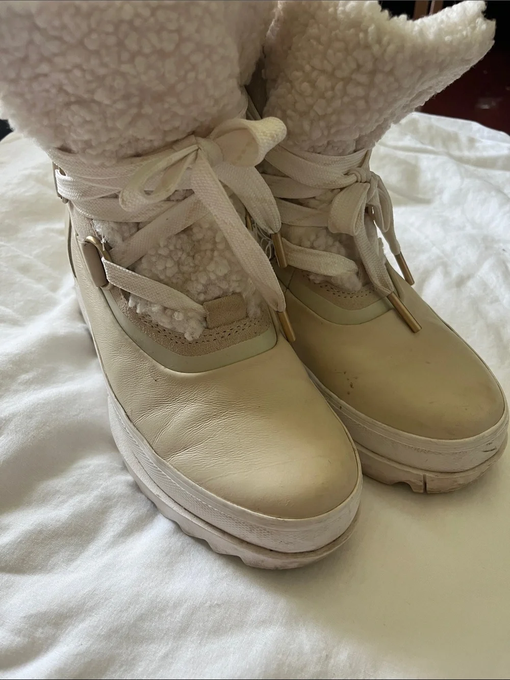 Sorel Women's Cream Lace-Up Sherpa Winter Boots